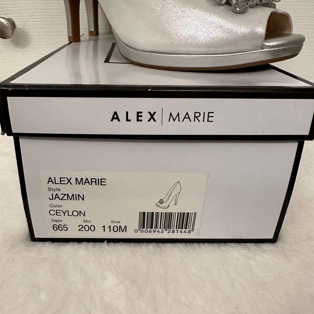 Alex Marie Jazmin Peep Toe Silver Pumps - Size 11